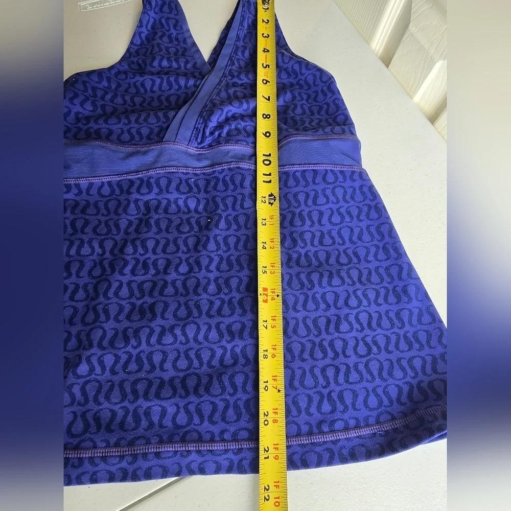 Lululemon Blue Patterned V-Neck Top Size 8 r